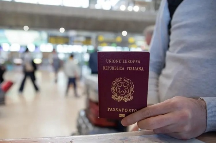 Via administrativa ou judicial: qual escolher para obter a dupla cidadania italiana?